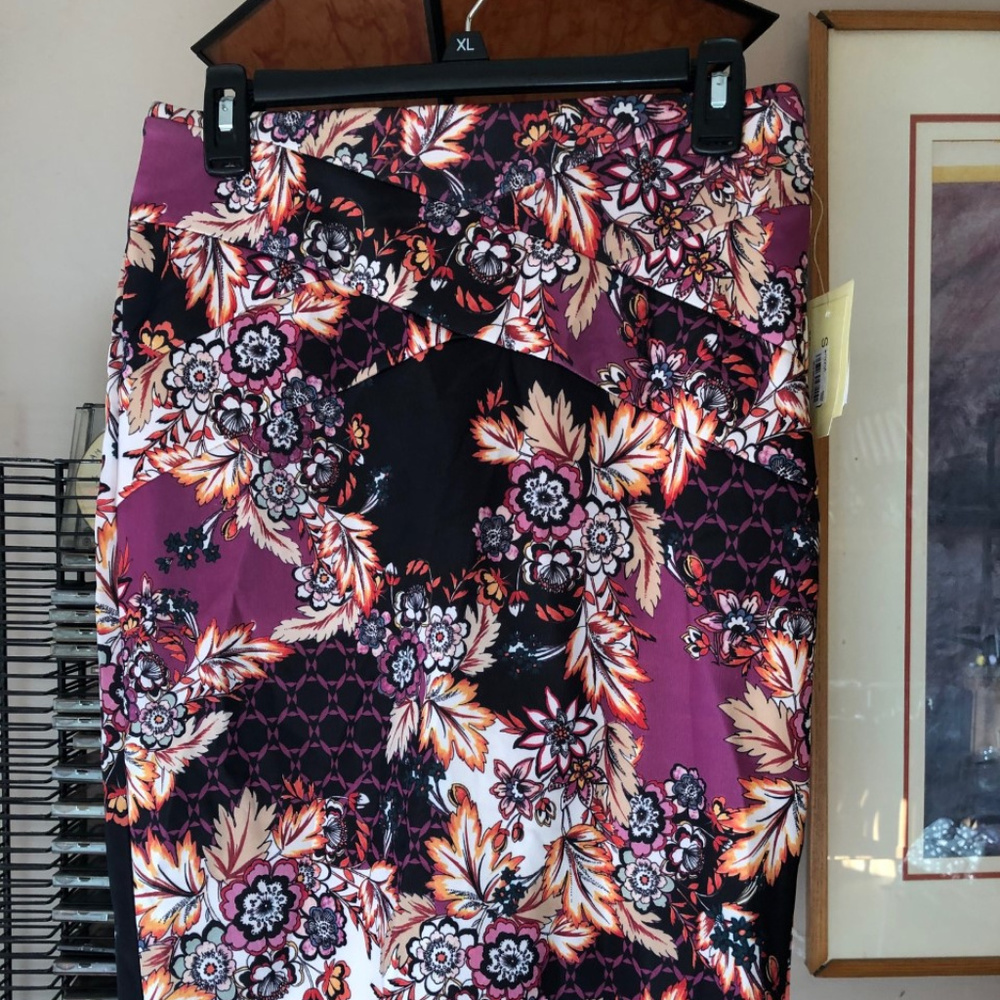 ⭐️💫HOST PICK⭐️💫PAISLEY Straight cut skirt size M